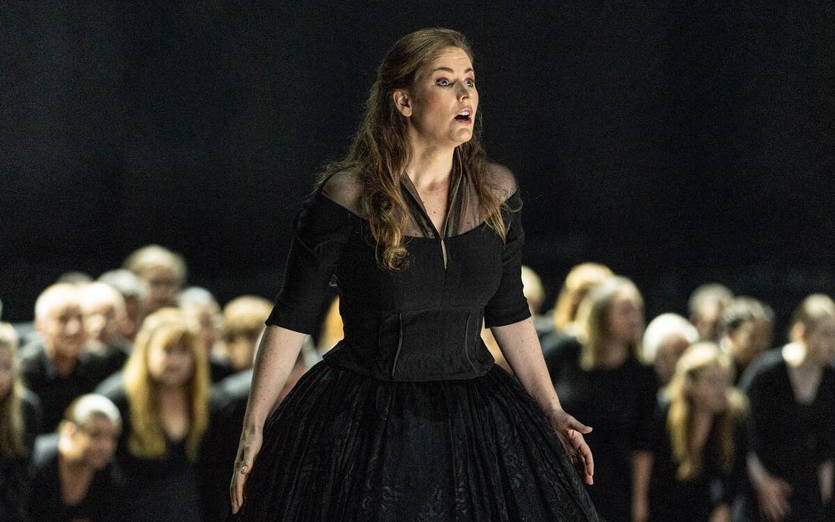 ELEANOR LYONS performing Verdi's Requiem in Brussels, Antwerp and Ghent